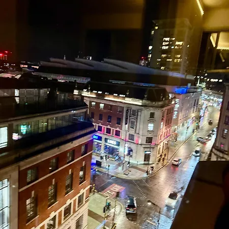 Winner Of 2025 Traveller Award - 2 Double Bed In Heart Of Centre With Netflix & Wifi Apartment *