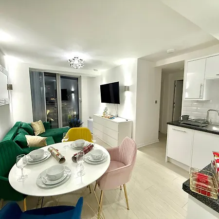 شقة Winner Of 2025 Traveller Award - 2 Double Bed In Heart Of Centre With Netflix & Wifi ليدز