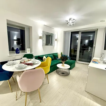 شقة Winner Of 2025 Traveller Award - 2 Double Bed In Heart Of Centre With Netflix & Wifi