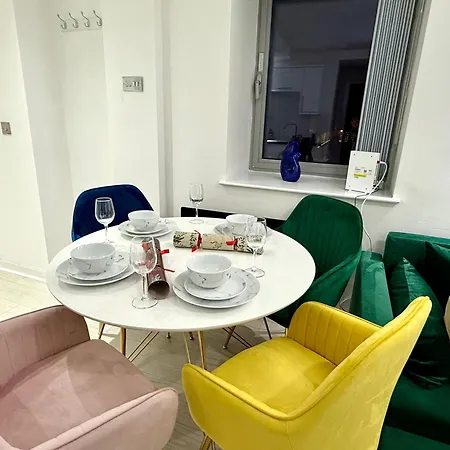 Winner Of 2025 Traveller Award - 2 Double Bed In Heart Of Centre With Netflix & Wifi * ليدز