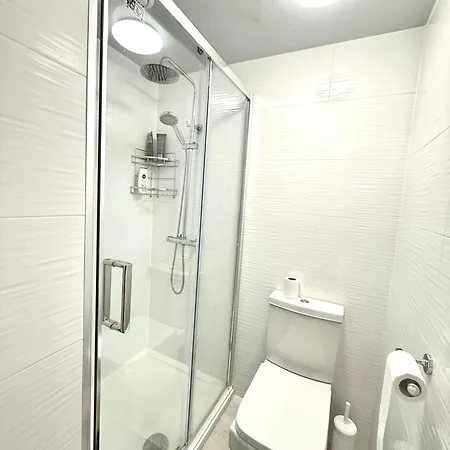 Winner Of 2025 Traveller Award - 2 Double Bed In Heart Of Centre With Netflix & Wifi شقة ليدز