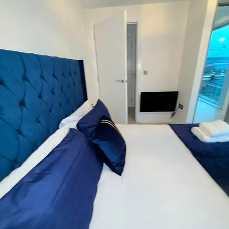 Winner Of 2025 Traveller Award - 2 Double Bed In Heart Of Centre With Netflix & Wifi *
