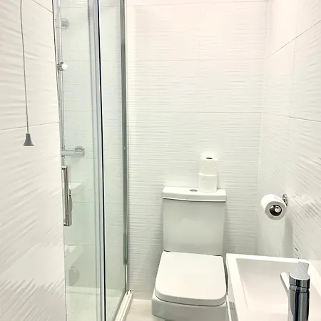 Winner Of 2025 Traveller Award - 2 Double Bed In Heart Of Centre With Netflix & Wifi شقة