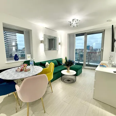 Winner Of 2025 Traveller Award - 2 Double Bed In Heart Of Centre With Netflix & Wifi