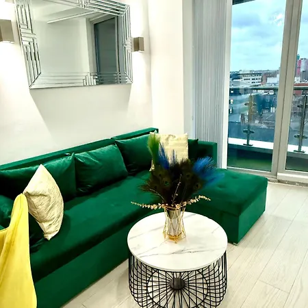 شقة Winner Of 2025 Traveller Award - 2 Double Bed In Heart Of Centre With Netflix & Wifi *