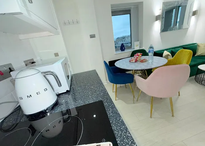 Winner Of 2025 Traveller Award - 2 Double Bed In Heart Of Centre With Netflix & Wifi Λιντς