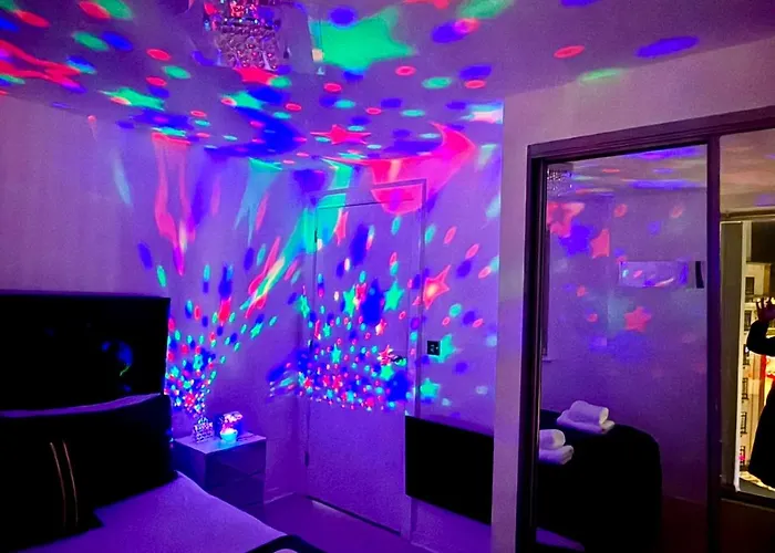 Winner Of 2025 Traveller Award - 2 Double Bed In Heart Of Centre With Netflix & Wifi *