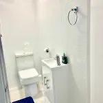 Lejlighed Winner Of 2025 Traveller Award - 2 Double Bed In Heart Of Centre With Netflix & Wifi