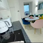 Winner Of 2025 Traveller Award - 2 Double Bed In Heart Of Centre With Netflix & Wifi Leeds (West Yorkshire)