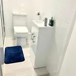 Winner Of 2025 Traveller Award - 2 Double Bed In Heart Of Centre With Netflix & Wifi Lejlighed *