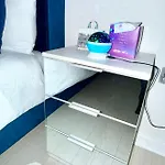 Lejlighed Winner Of 2025 Traveller Award - 2 Double Bed In Heart Of Centre With Netflix & Wifi *
