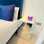 Winner Of 2025 Traveller Award - 2 Double Bed In Heart Of Centre With Netflix & Wifi
