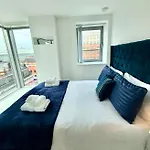 Winner Of 2025 Traveller Award - 2 Double Bed In Heart Of Centre With Netflix & Wifi