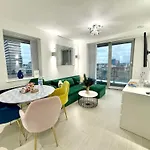 Winner Of 2025 Traveller Award - 2 Double Bed In Heart Of Centre With Netflix & Wifi