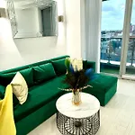 Lejlighed Winner Of 2025 Traveller Award - 2 Double Bed In Heart Of Centre With Netflix & Wifi *