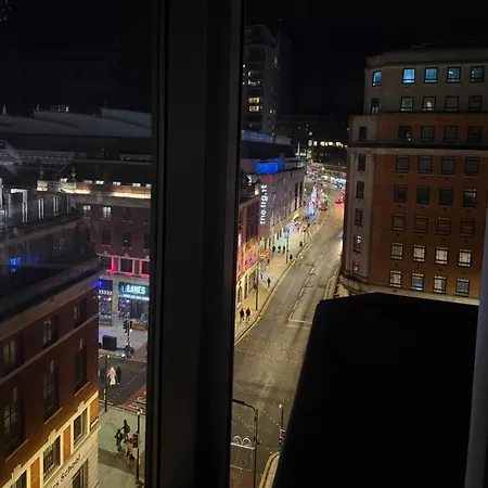 Winner Of 2025 Traveller Award - 2 Double Bed In Heart Of Centre With Netflix & Wifi شقة