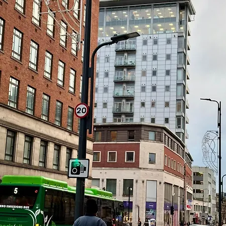 Апартаменти Winner Of 2025 Traveller Award - 2 Double Bed In Heart Of Centre With Netflix & Wifi