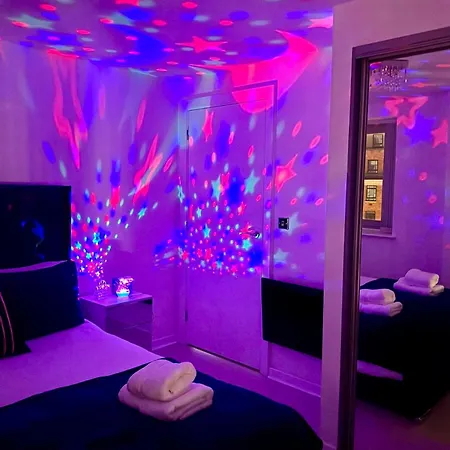 شقة Winner Of 2025 Traveller Award - 2 Double Bed In Heart Of Centre With Netflix & Wifi *
