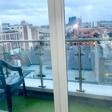 Апартаменти Winner Of 2025 Traveller Award - 2 Double Bed In Heart Of Centre With Netflix & Wifi *