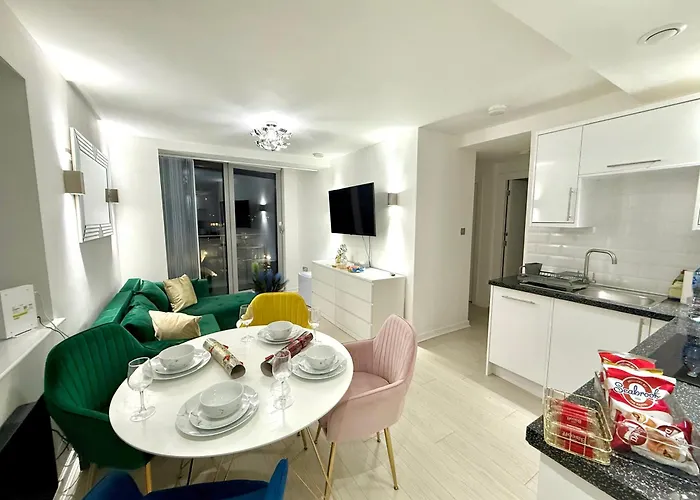 Апартаменти Winner Of 2025 Traveller Award - 2 Double Bed In Heart Of Centre With Netflix & Wifi Лідс