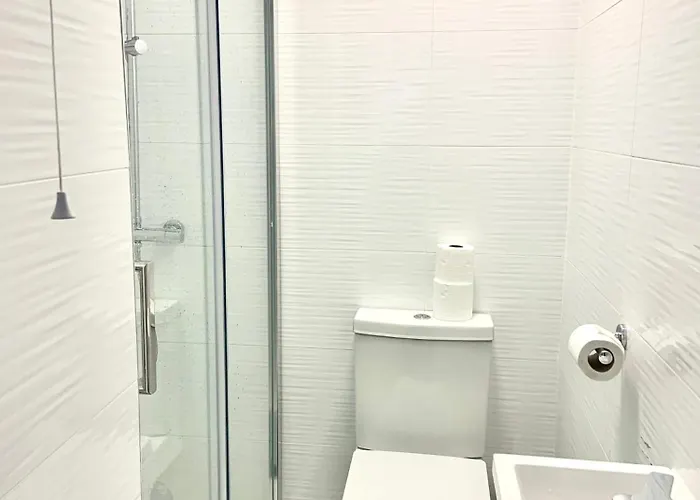 Winner Of 2025 Traveller Award - 2 Double Bed In Heart Of Centre With Netflix & Wifi Апартаменти