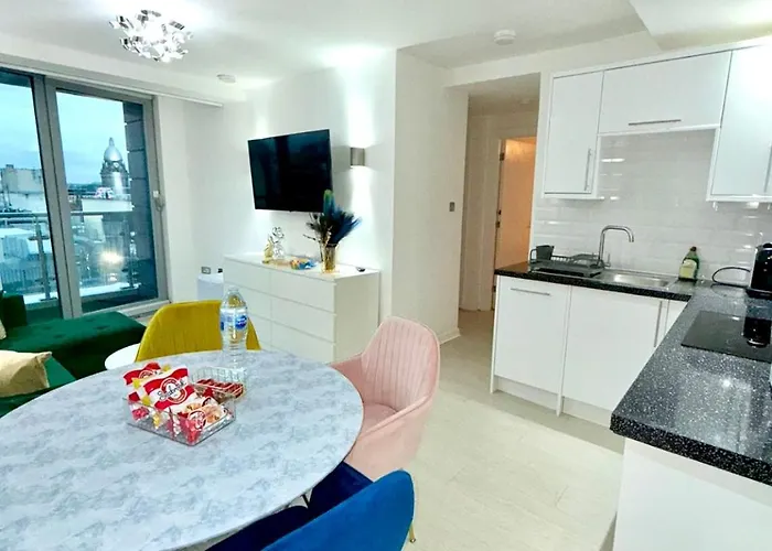 Апартаменти Winner Of 2025 Traveller Award - 2 Double Bed In Heart Of Centre With Netflix & Wifi Лідс