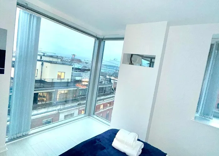 Апартаменти Winner Of 2025 Traveller Award - 2 Double Bed In Heart Of Centre With Netflix & Wifi *