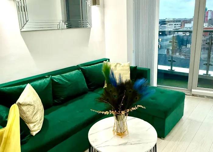 Апартаменти Winner Of 2025 Traveller Award - 2 Double Bed In Heart Of Centre With Netflix & Wifi *